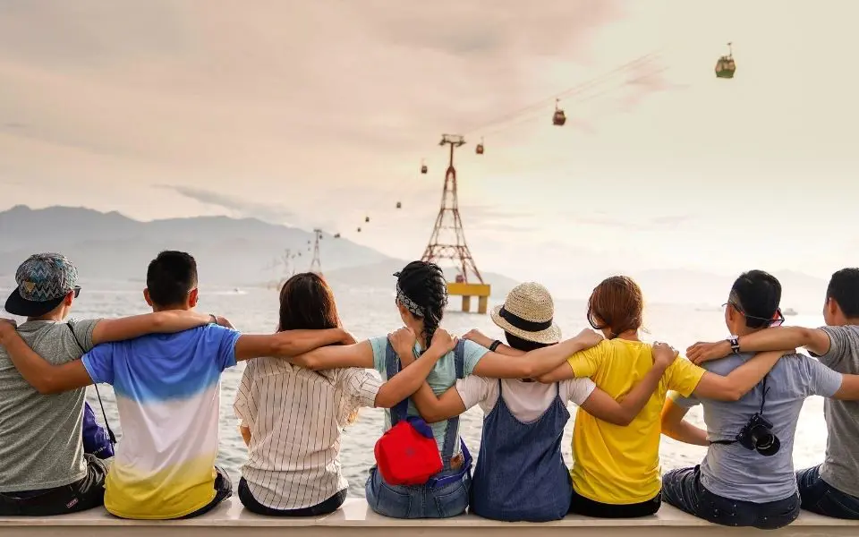 meet people traveling